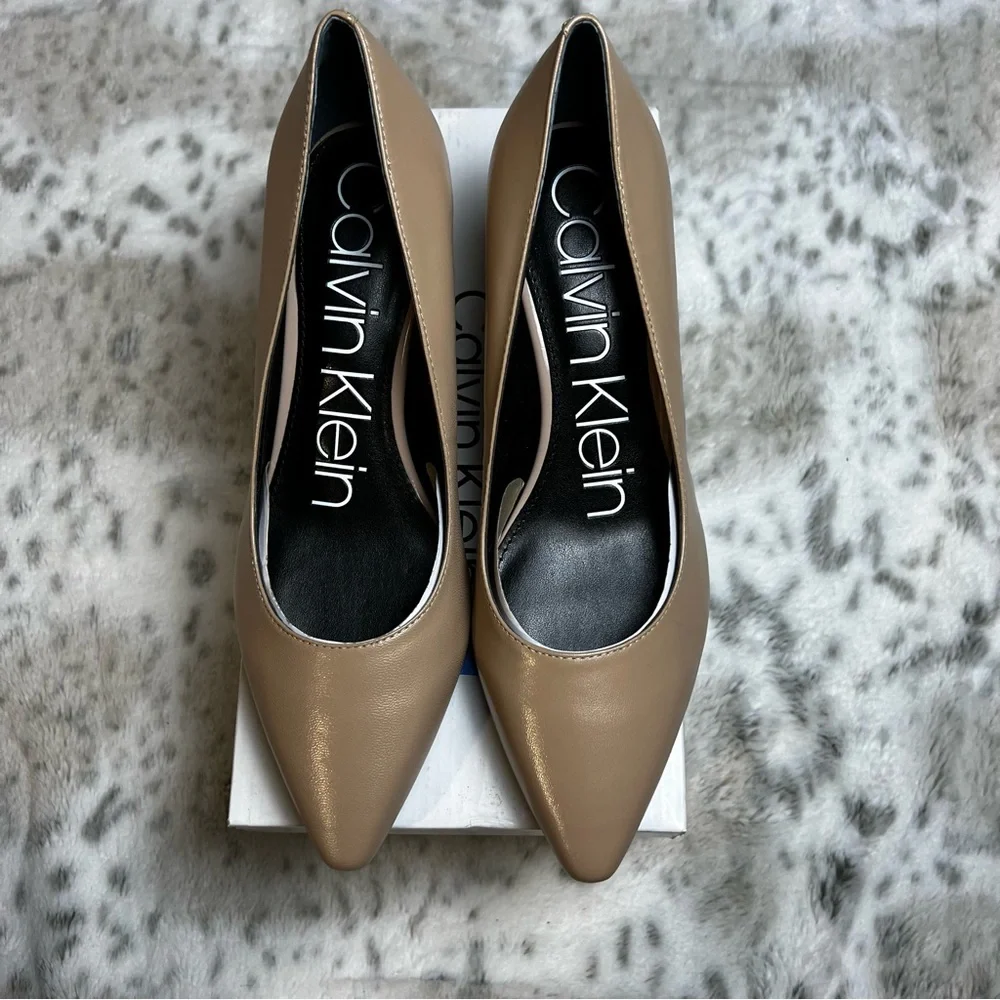 NIB Calvin Klein Nita Leather Heeled Pumps sz 6.5 Nude  Desert Sand - Picture 5 of 14